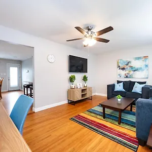 Roomy 3br 2 Bath Minutes To Uptown And Airport Ideal For Small Families Apartment
