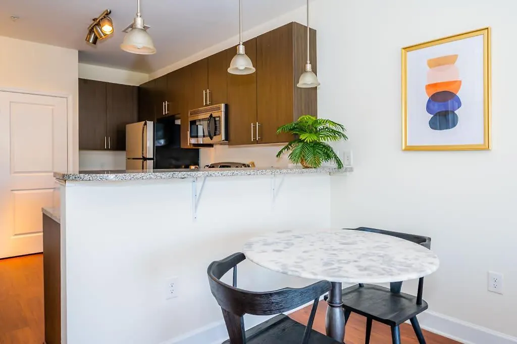 Perfectly Located 1Br With Gym And Parking Apartment Charlotte